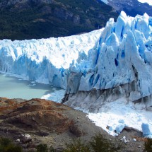 Glaciar Perito Moreno hits the peninsula and divides Lago Argentino